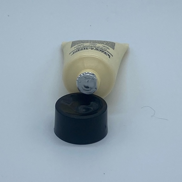 Maapilim Eye Cream with Vitamin C and Quinoa Extract - Picture 3 of 3